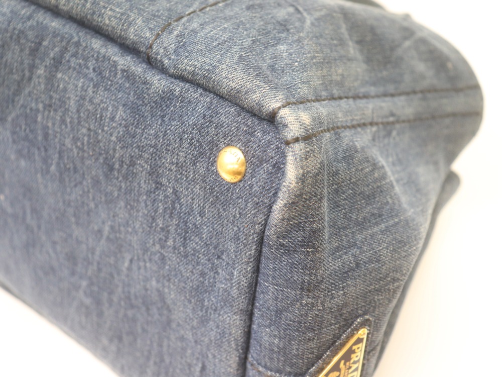 ボロボロのプラダカナパトート色褪せ部分