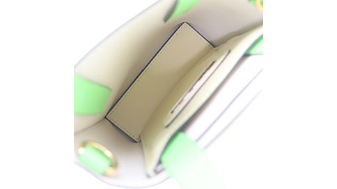 マル二のバッグの内側