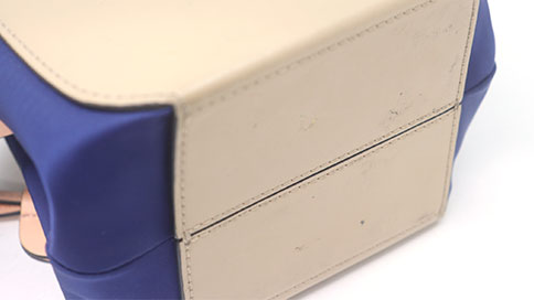 傷や汚れが多いマルニのバッグ