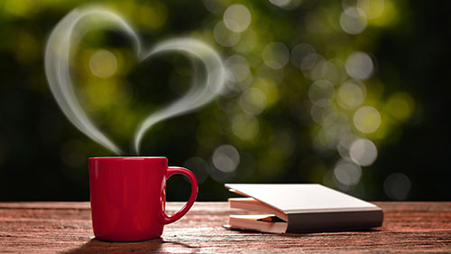 本とコーヒーとハートの煙