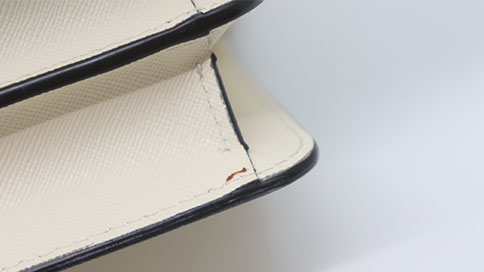 角スレがあるマルニのバッグ