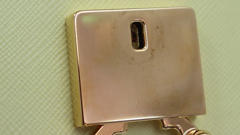 金具破損しているマルニの金具