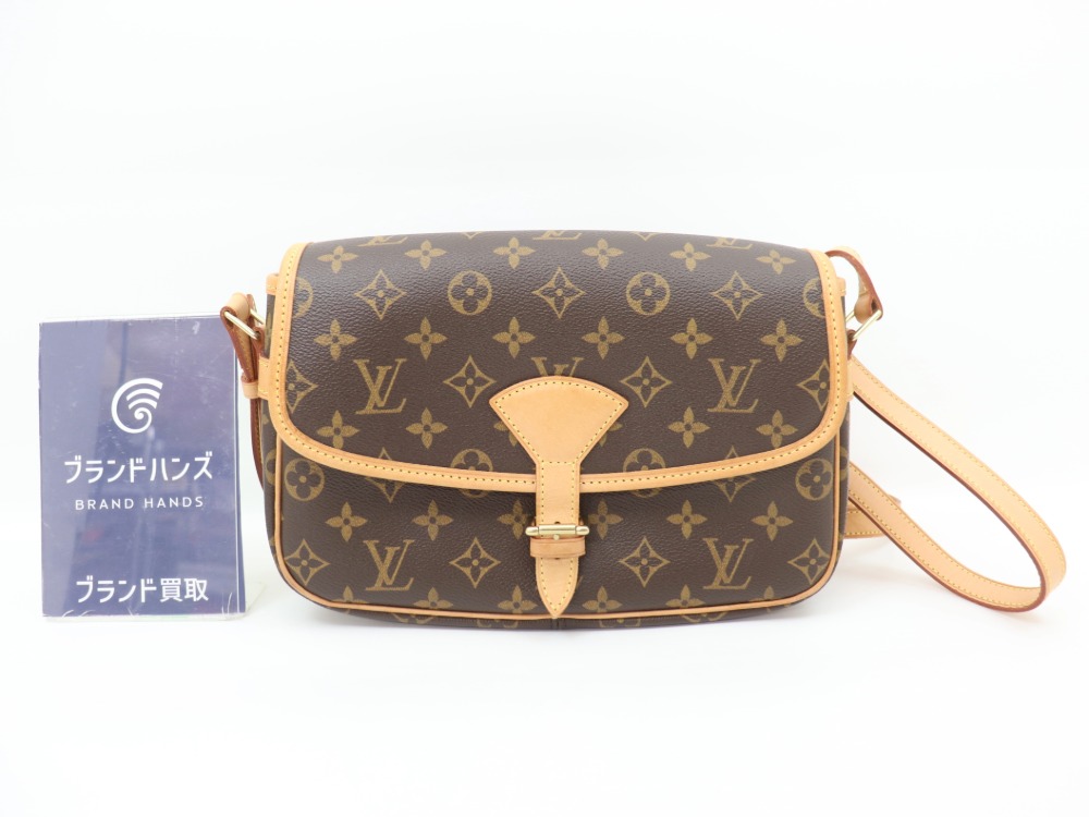 吹田江坂店でルイヴィトンのソローニュを7万円でお買取しました！