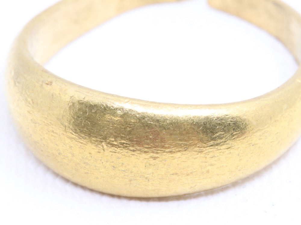 24金のリング表面
