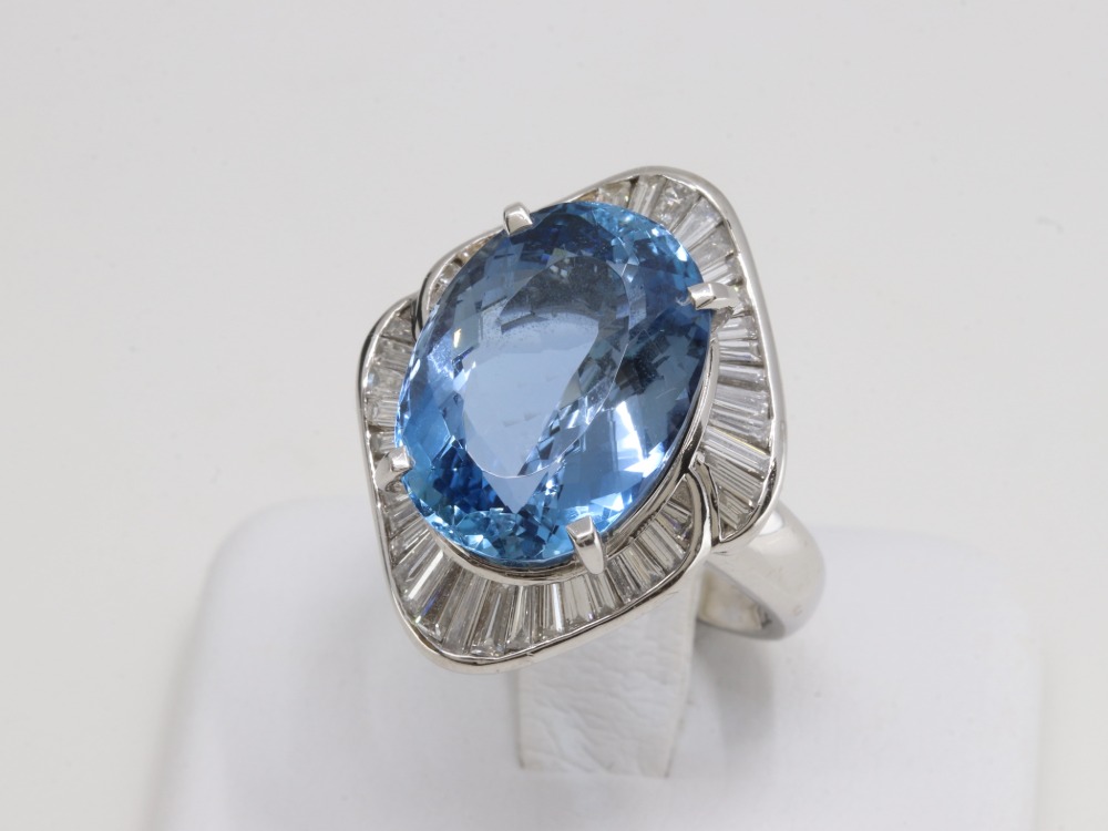 Pt900のアクアマリンリング全体