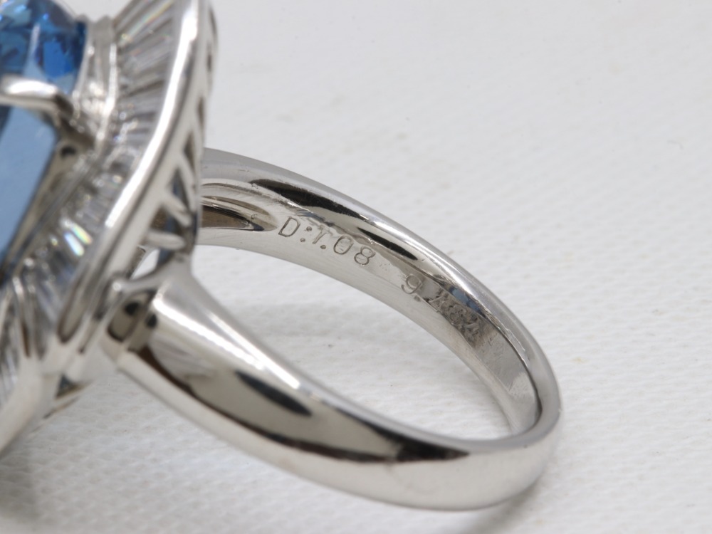 Pt900のアクアマリンリング刻印