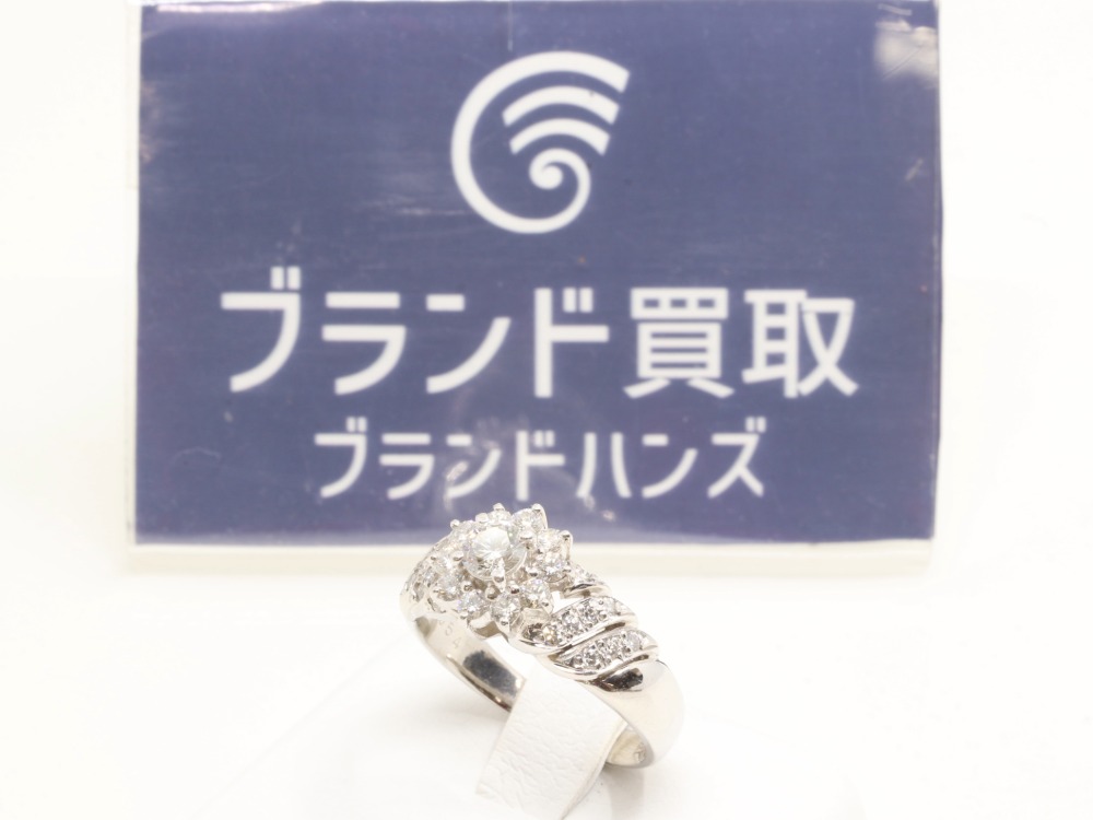 Pt900のダイヤ付きのリング全体