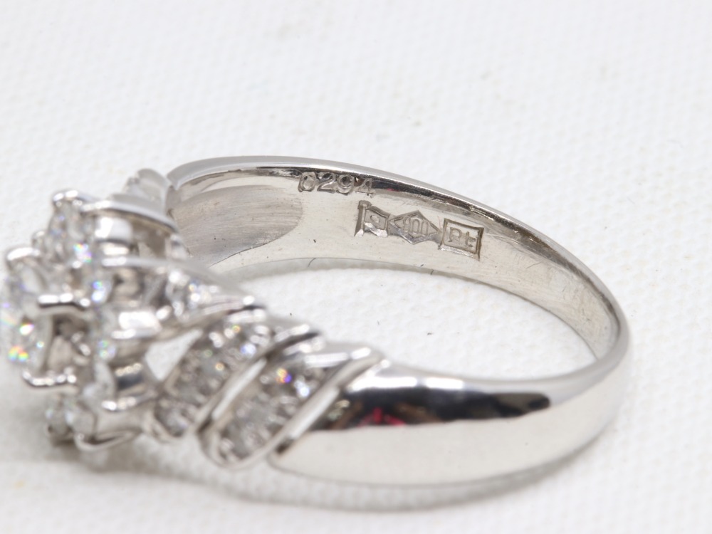 Pt900のダイヤ付きのリング刻印１