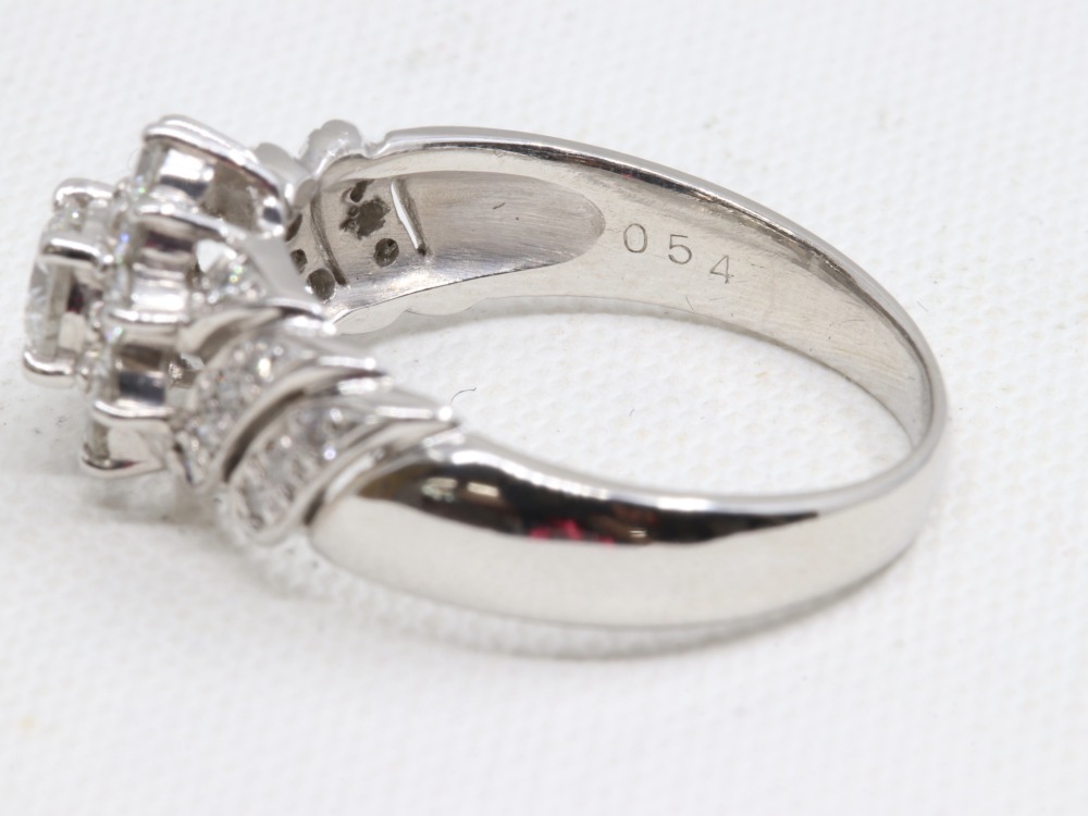 Pt900のダイヤ付きのリング刻印２