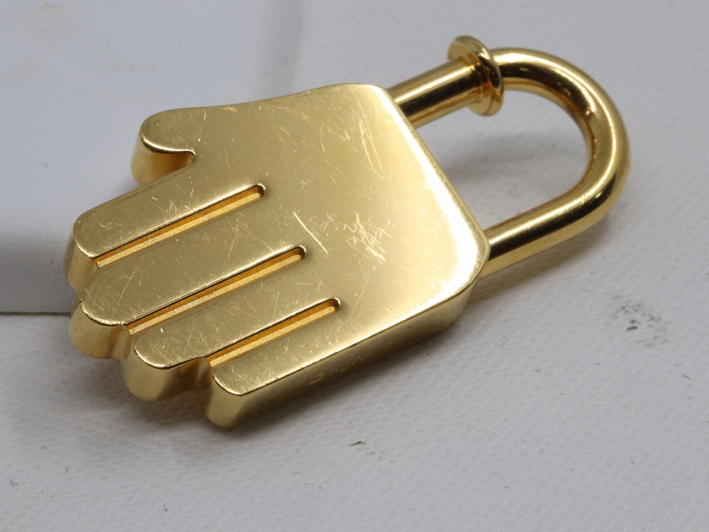 エルメスハンドカデナ表面