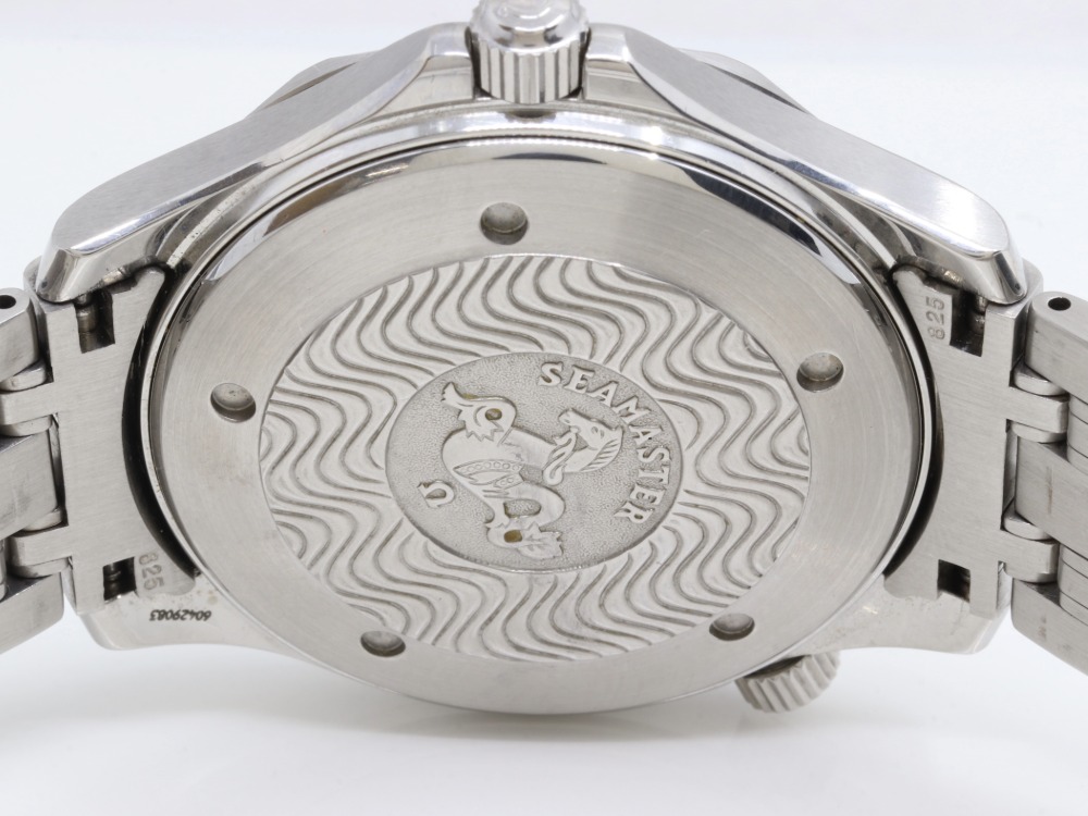 オメガシーマスター裏面