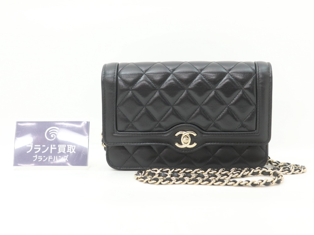 シャネルのチェーンウォレット全体