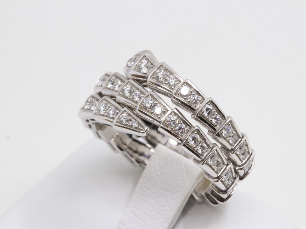 ブルガリのセルペンティリング全体