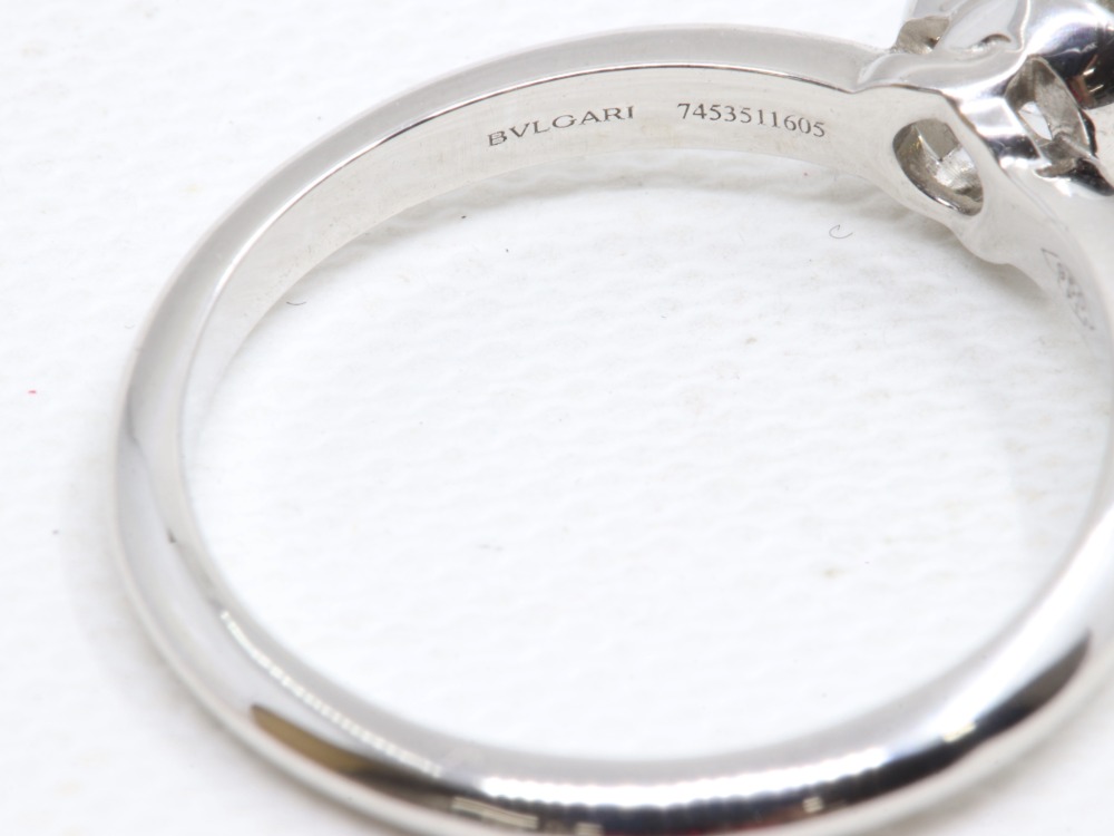 ブルガリのプラチナダイヤリングロゴ