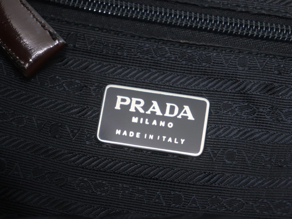 プラダのテスートリュックロゴ