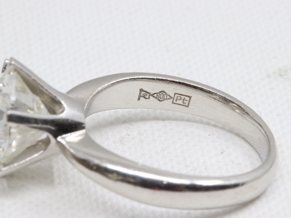 Pt900のダイヤ付きリング刻印