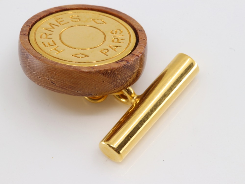 エルメスのセリエカフス表面