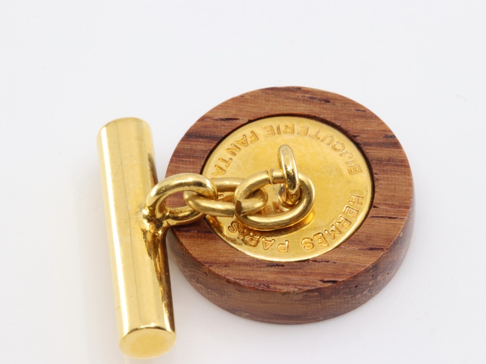 エルメスのセリエカフス裏面