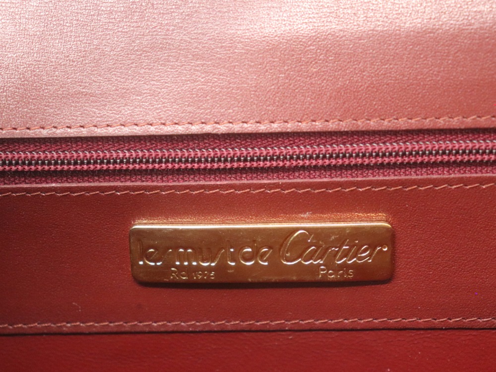 カルティエのショルダーバッグロゴ