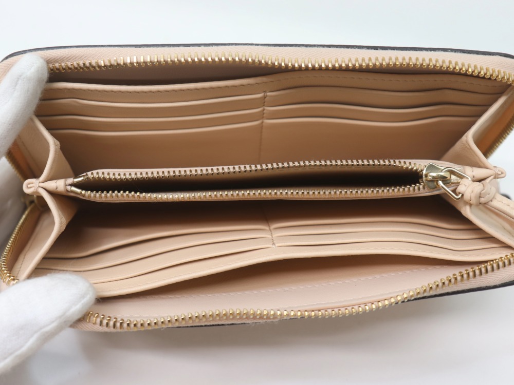 クロエラウンドファスナー財布内側