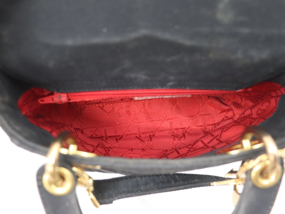 ディオールレディディオール内側