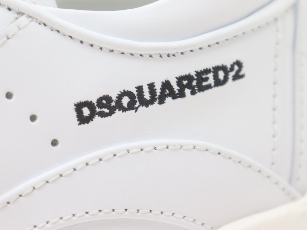 ディースクエアードスニーカーロゴ