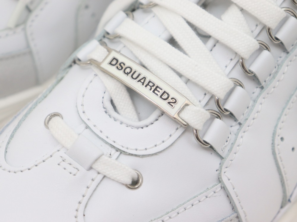 ディースクエアードスニーカーロゴプレート