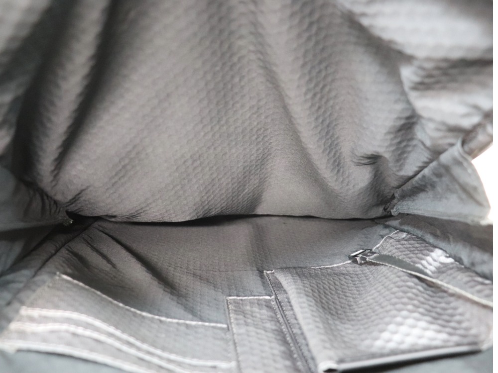 トゥミアルファブラボー内側