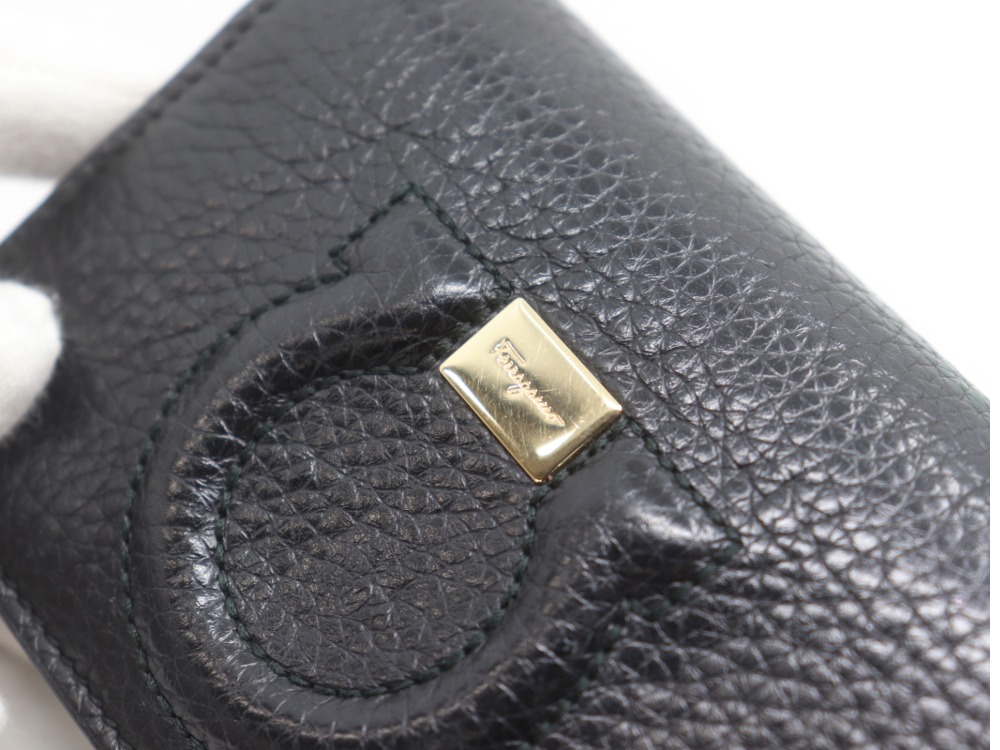 フェラガモコンパクトウォレット刻印