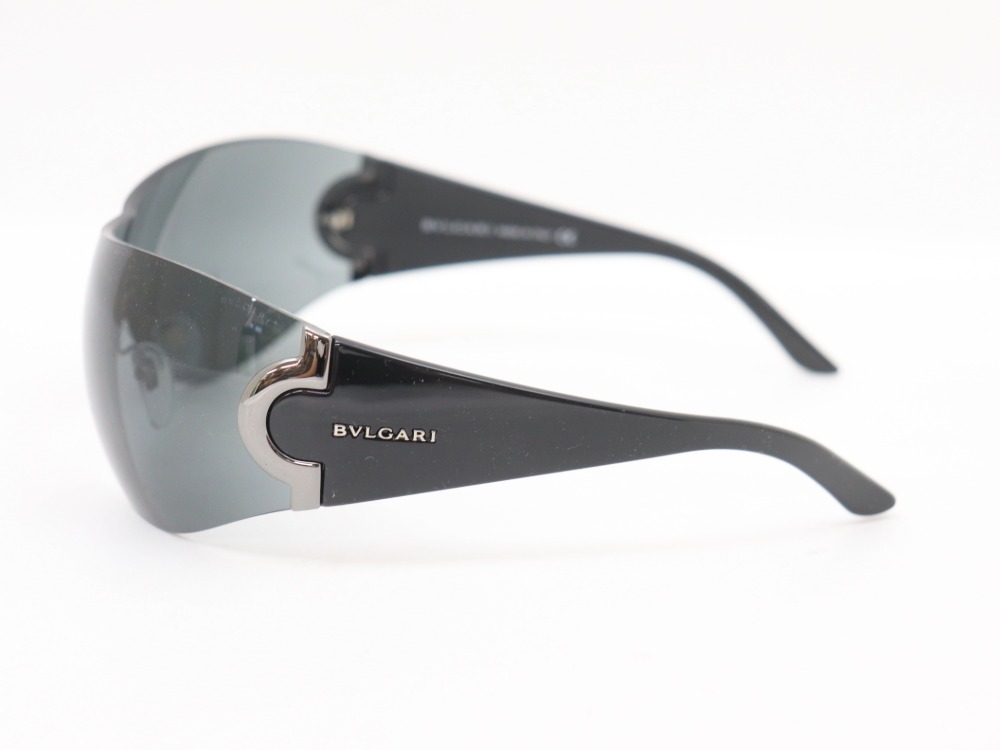 ブルガリのサングラス側面