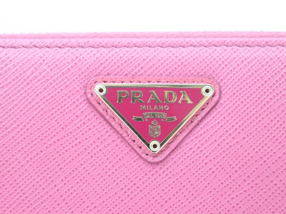 プラダラウンドファスナー長財布ロゴ