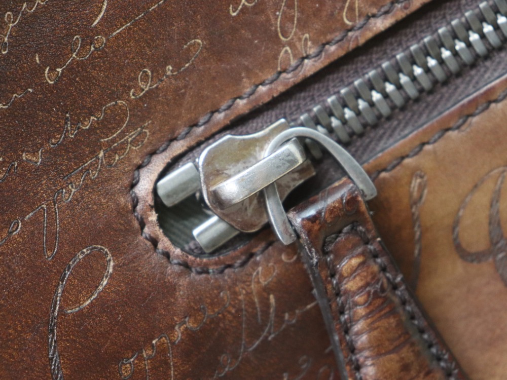 ベルルッティのトゥジュールファスナー