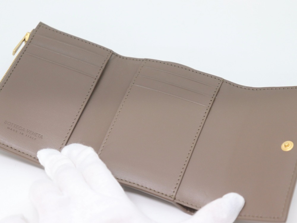 ボッテガ三つ折り財布内側