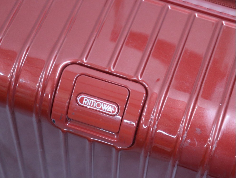 リモワデラックススーツケースロゴ