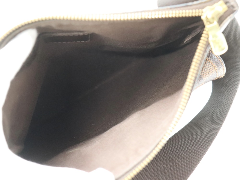 ルイヴィトンのポシェットメルヴィール内側