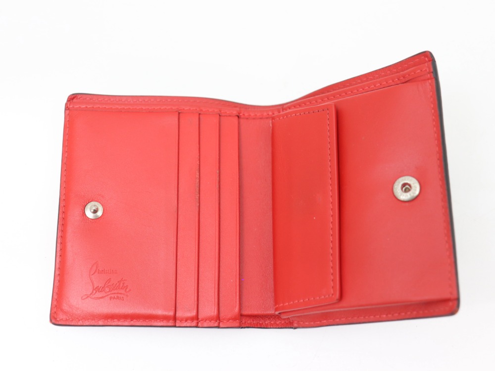 ルブタンスタッズ二つ折り財布内側