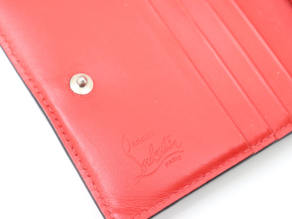 ルブタンスタッズ二つ折り財布刻印