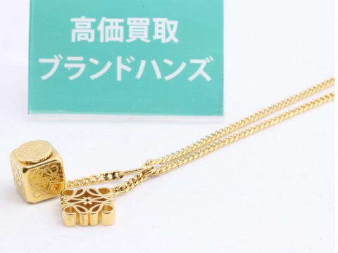 ロエベアナグラムネックレス