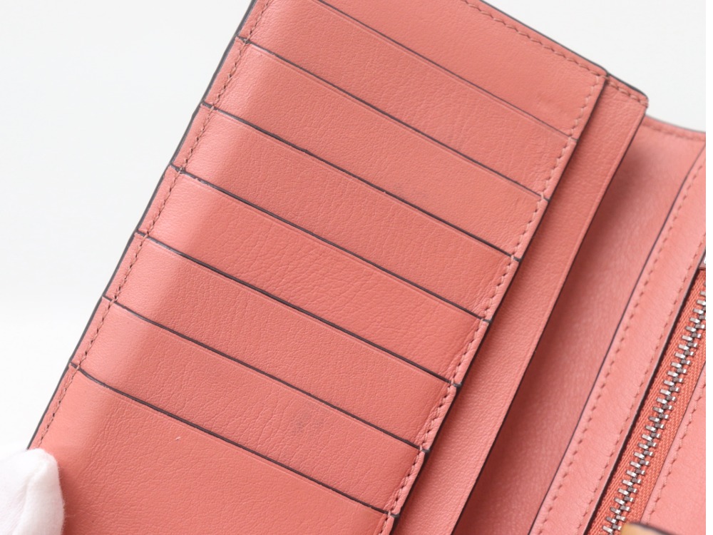 ロエベバーティカル財布ポケット