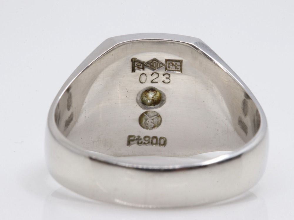 PT900ダイヤリング刻印