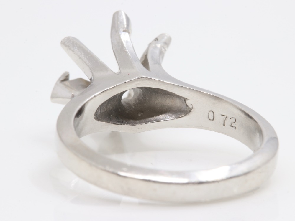 Pt900のダイヤの取れたリング刻印2