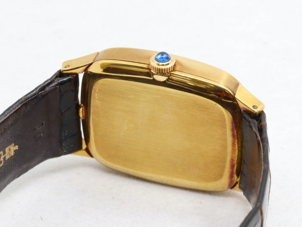 コルムラピスラズリ腕時計裏蓋