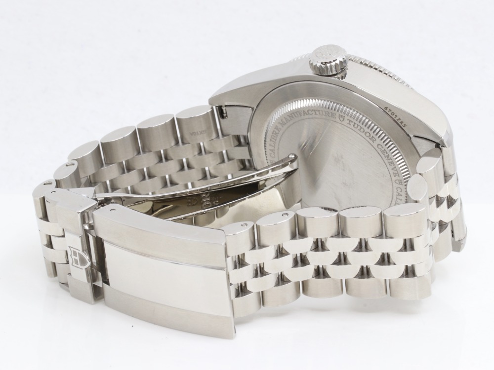 チューダーブラックベイバーカンディブレス