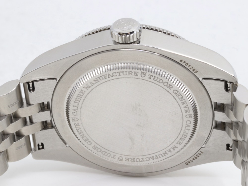 チューダーブラックベイバーカンディ裏蓋