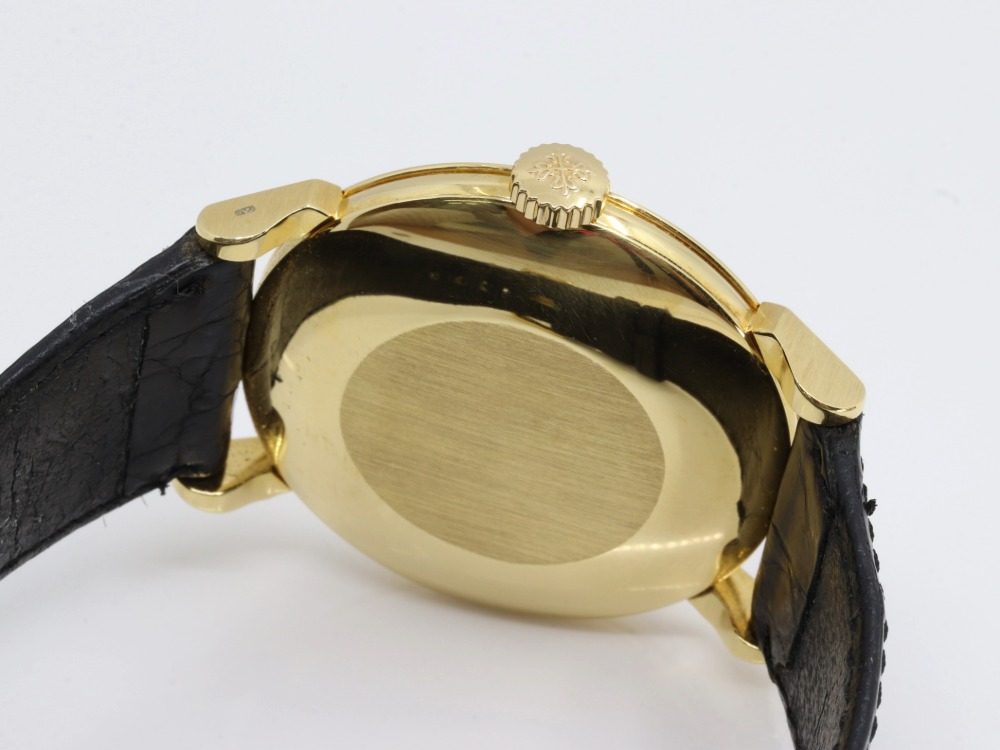 パテックフィリップカラトラバ裏蓋