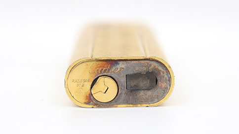 変色しているカルティエのライター