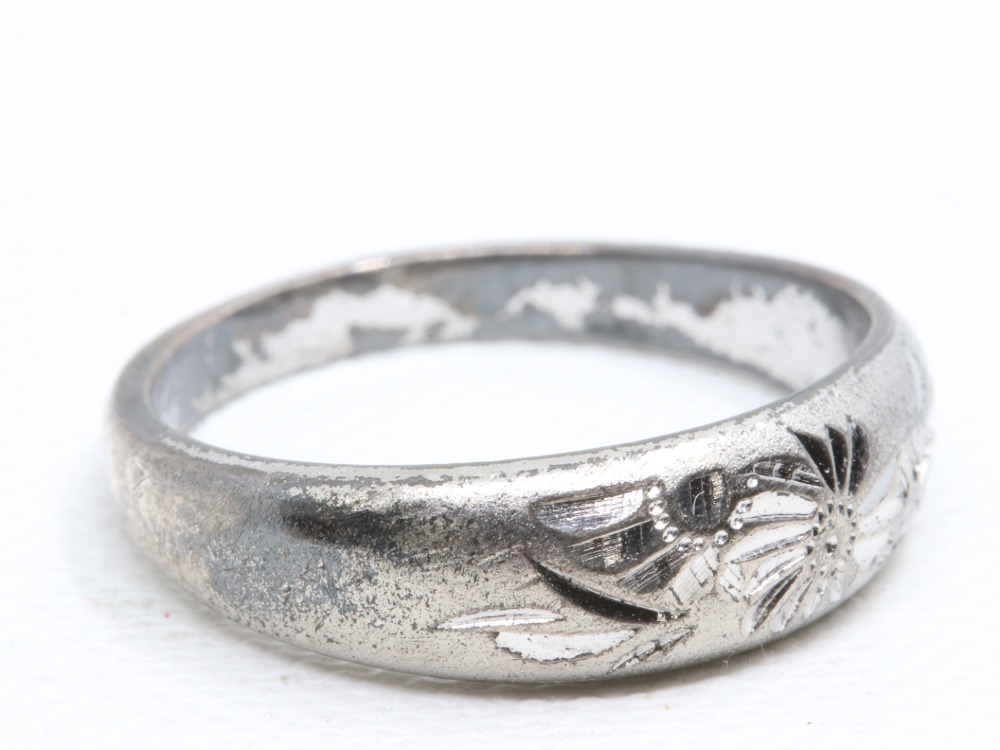 純銀のリング表面