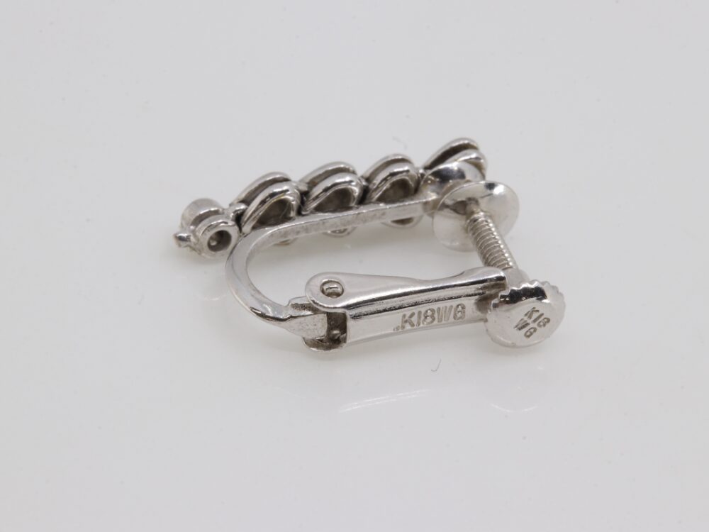 K18WGのイヤリング刻印