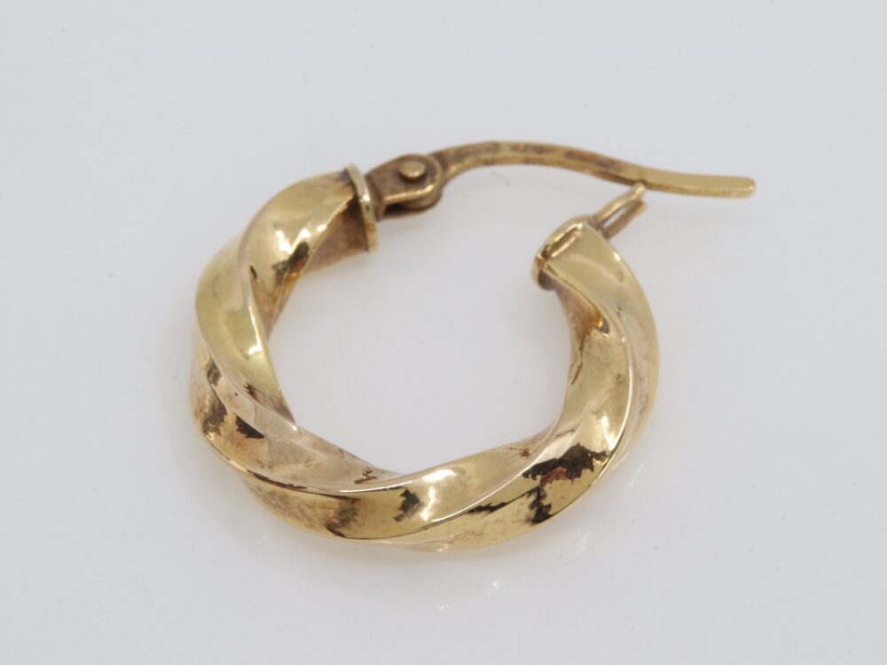 K9 ピアス ダメージ