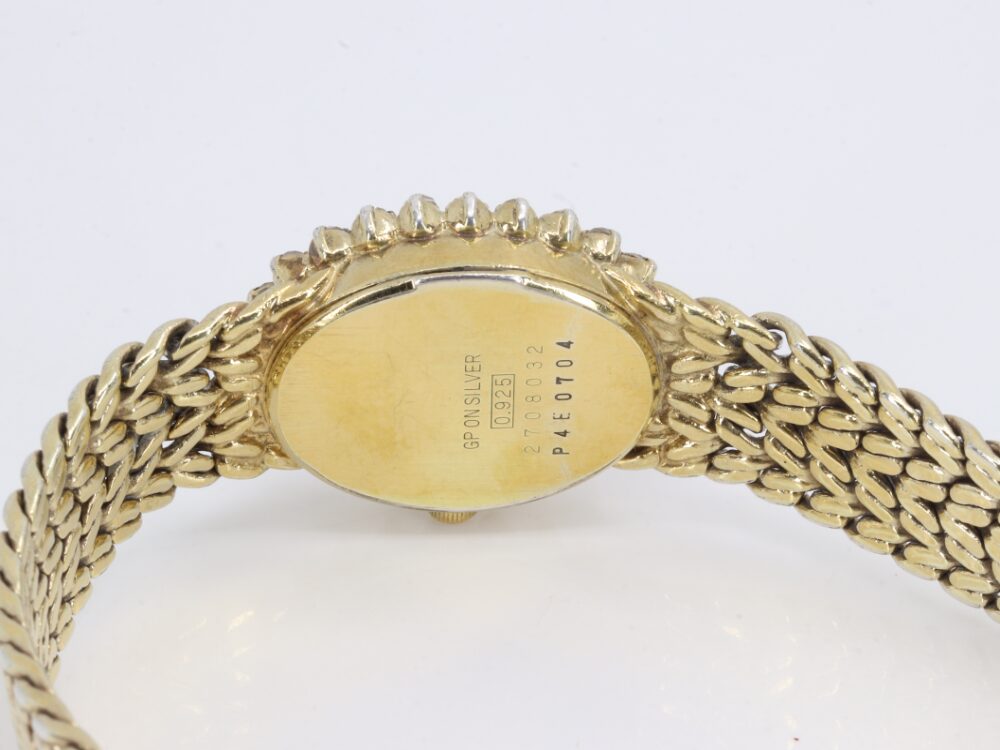 ウォルサムのメッシュブレスウォッチ裏蓋